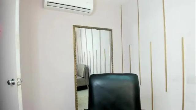 Image 2 of nayariskaya Stream on Chaturbate on 2 months ago