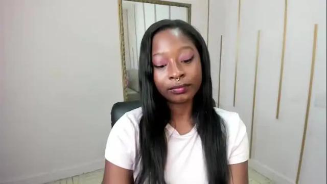 Image 3 of nayariskaya Stream on Chaturbate on 2 months ago