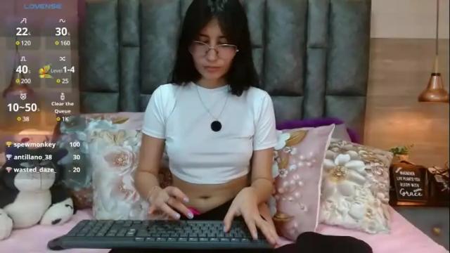 Image 4 of nayecloud Stream on Chaturbate on 1 month ago