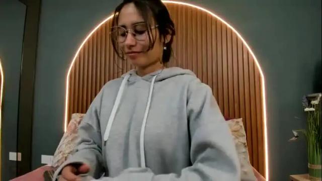 Image 3 of nayecloud Stream on Chaturbate on 2 months ago