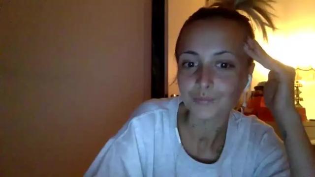 Image 4 of neighborbestie Stream on Chaturbate on 20 months ago