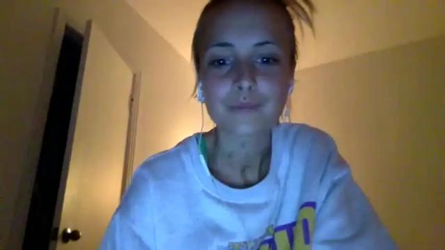 Image 6 of neighborbestie Stream on Chaturbate on 20 months ago