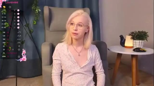 Image 3 of neon_lexi Stream on Chaturbate on 1 month ago