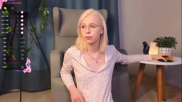 Image 4 of neon_lexi Stream on Chaturbate on 1 month ago