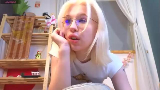 Image 4 of neon_lexi Stream on Chaturbate on 1 month ago