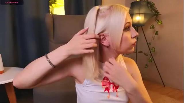Image 7 of neon_lexi Stream on Chaturbate on 27 days ago