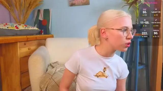 Image 2 of neon_lexi Stream on Chaturbate on 24 days ago