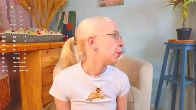 Image 8 of neon_lexi Stream on Chaturbate on 24 days ago