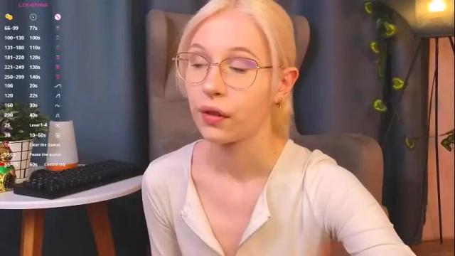 Image 4 of neon_lexi Stream on Chaturbate on 20 days ago