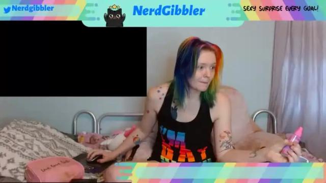 Image 2 of nerdgibbler Stream on Chaturbate on 17 months ago