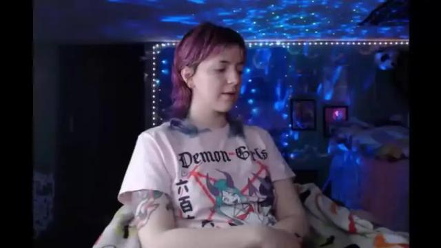 Image 2 of nerdy_squirty Stream on Chaturbate on 13 months ago