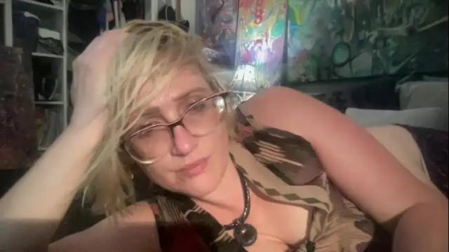 Image 12 of newkitttyplayground Stream on Chaturbate on 18 months ago