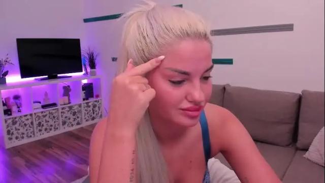Image 8 of nia_blondie Stream on Chaturbate on 2 months ago
