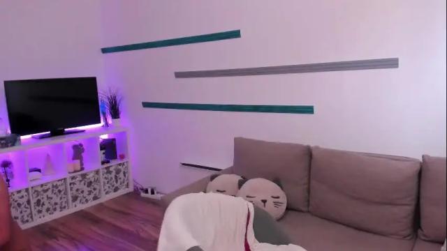 Image 3 of nia_blondie Stream on Chaturbate on 2 months ago