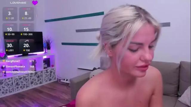 Image 11 of nia_blondie Stream on Chaturbate on 1 month ago