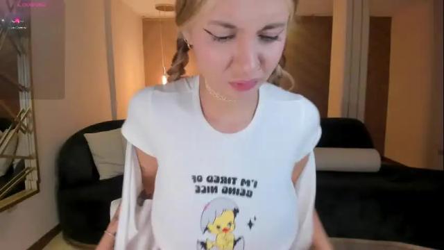 Image 12 of niaholland Stream on Chaturbate on 25 days ago