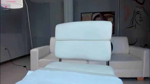 Image 11 of niaholland Stream on Chaturbate on 1 month ago
