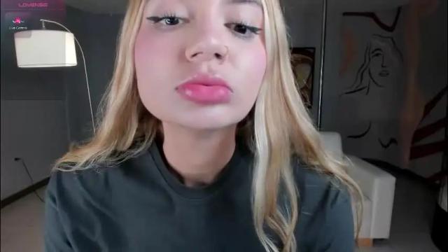 Image 3 of niaholland Stream on Chaturbate on 1 month ago