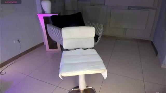 Image 3 of niaholland Stream on Chaturbate on 1 month ago