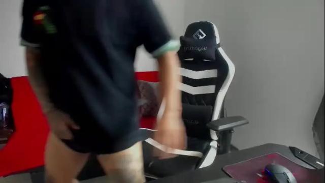 Image 3 of nicepussyandcock Stream on Chaturbate on 11 days ago