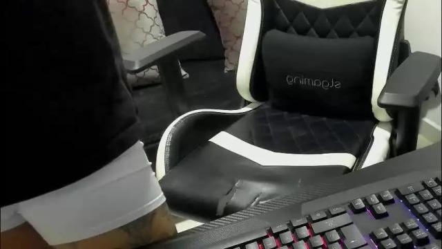 Image 7 of nicepussyandcock Stream on Chaturbate on 2 months ago