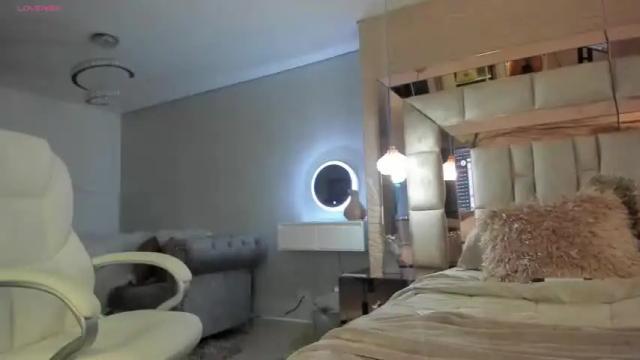Image 11 of nichole__evans Stream on Chaturbate on 17 months ago