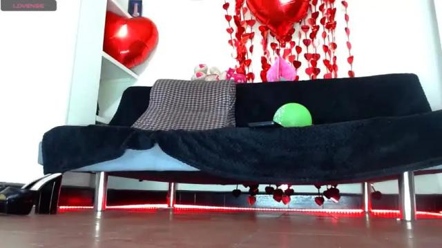 Image 2 of nicki_05 Stream on Chaturbate on 20 months ago