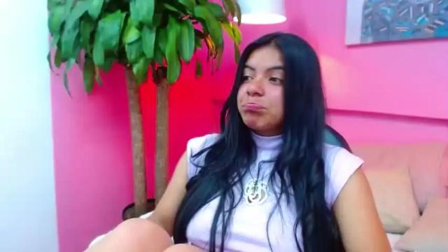 Image 7 of nickii_collins Stream on Chaturbate on 16 months ago