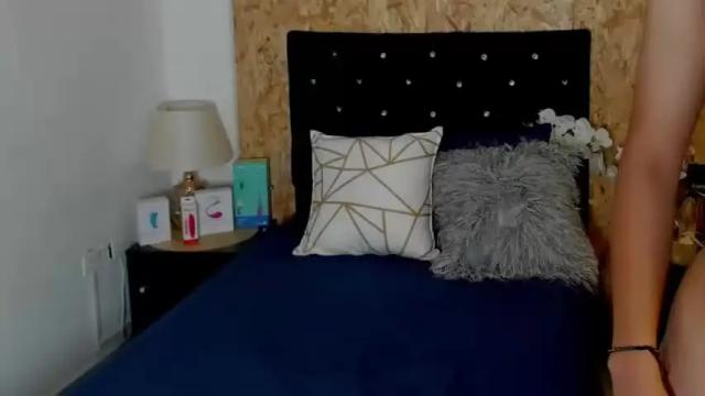 Image 2 of nickolegold Stream on Chaturbate on 14 months ago