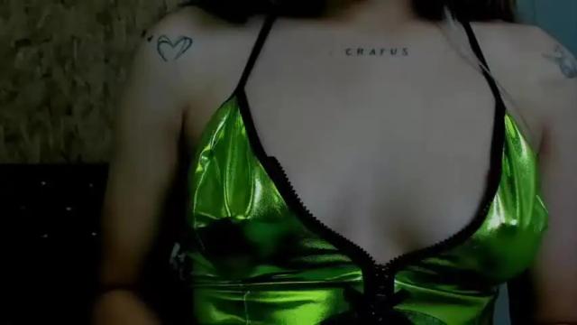 Image 3 of nickolegold Stream on Chaturbate on 14 months ago