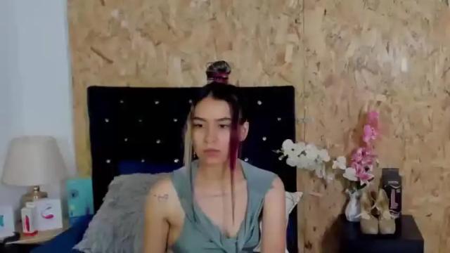 Image 2 of nickolegold Stream on Chaturbate on 14 months ago