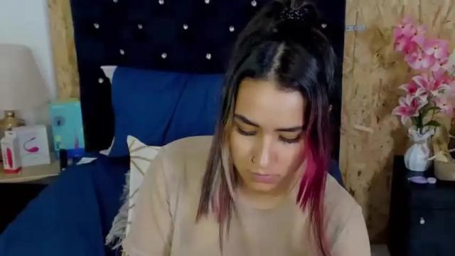 Image 4 of nickolegold Stream on Chaturbate on 13 months ago