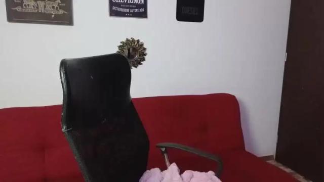 Image 4 of nicky_ellis_ Stream on Chaturbate on 14 months ago