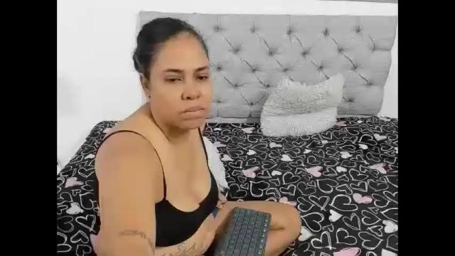 Image 2 of nickyluna Stream on Chaturbate on 16 hours ago
