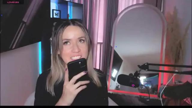 Image 3 of nickywindsor Stream on Chaturbate on 1 month ago