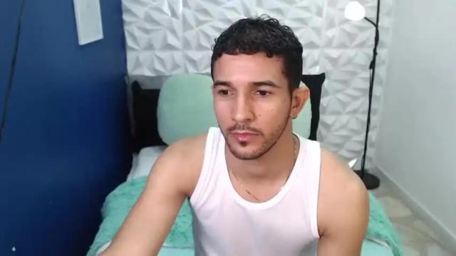 Image 3 of nico_xrobin Stream on Chaturbate on 17 months ago
