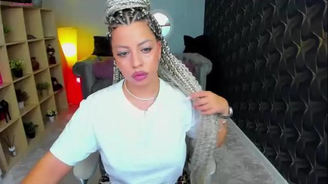 Image 2 of nicole___19 Stream on Chaturbate on 3 days ago