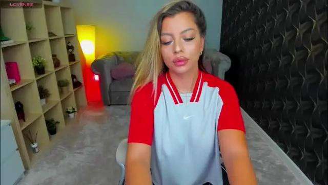 Image 4 of nicole___19 Stream on Chaturbate on 2 months ago