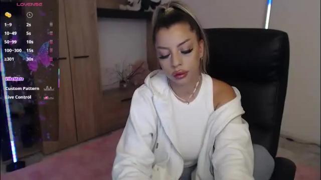 Image 11 of nicole___19 Stream on Chaturbate on 1 month ago