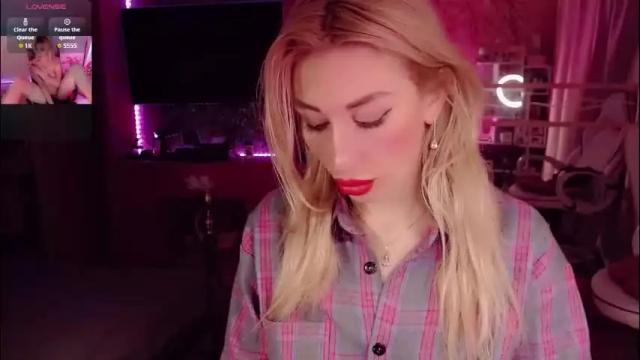 Image 2 of nicole_g0ld_ Stream on Chaturbate on 3 months ago