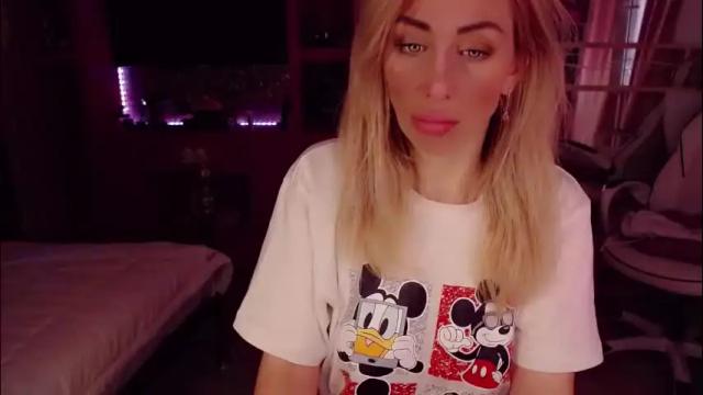 Image 2 of nicole_g0ld_ Stream on Chaturbate on 2 months ago