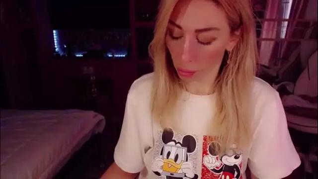 Image 7 of nicole_g0ld_ Stream on Chaturbate on 2 months ago