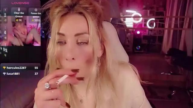 Image 4 of nicole_g0ld_ Stream on Chaturbate on 2 months ago