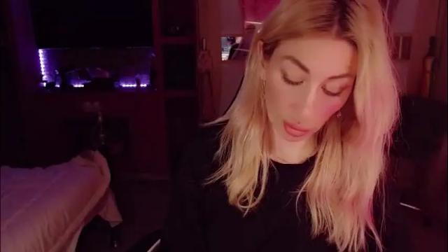 Image 6 of nicole_g0ld_ Stream on Chaturbate on 2 months ago