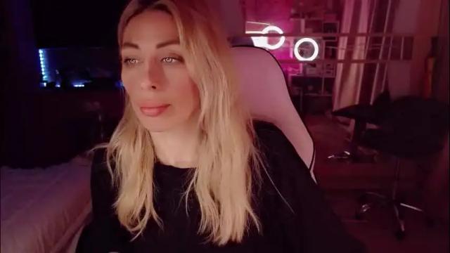 Image 7 of nicole_g0ld_ Stream on Chaturbate on 2 months ago