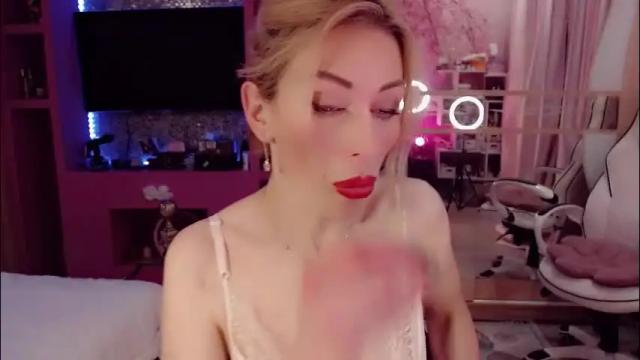 Image 10 of nicole_g0ld_ Stream on Chaturbate on 2 months ago