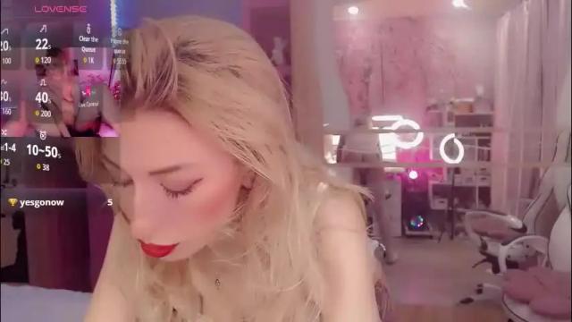 Image 3 of nicole_g0ld_ Stream on Chaturbate on 2 months ago