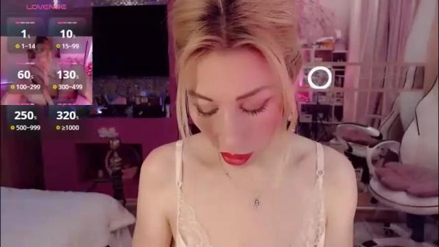 Image 8 of nicole_g0ld_ Stream on Chaturbate on 2 months ago