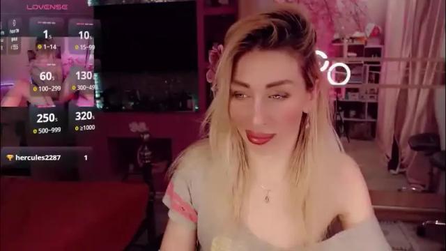Image 2 of nicole_g0ld_ Stream on Chaturbate on 1 month ago