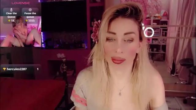 Image 4 of nicole_g0ld_ Stream on Chaturbate on 1 month ago